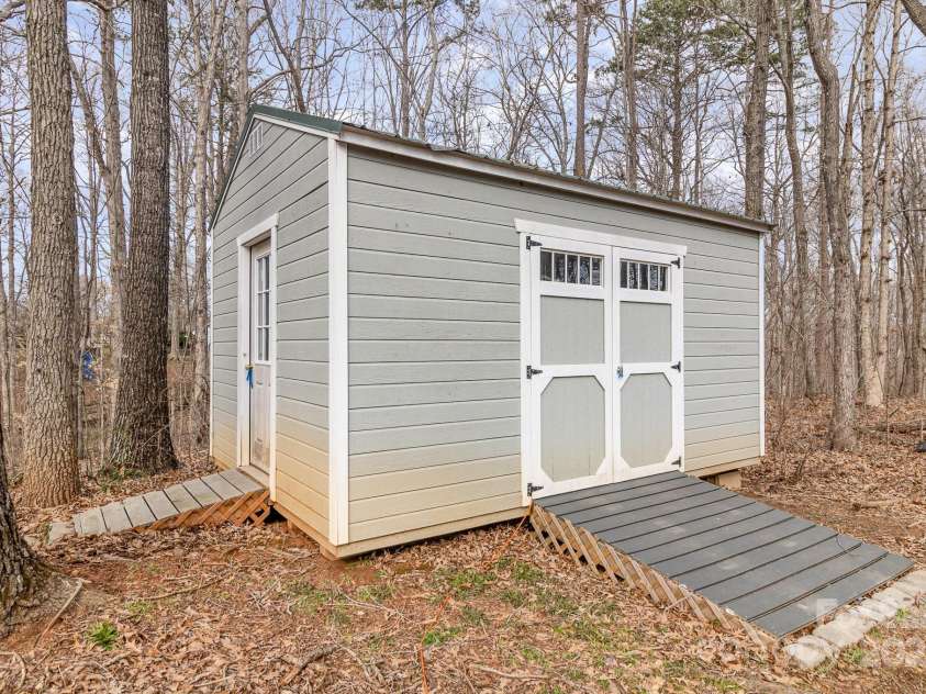 207 Cypress Drive, Gastonia, NC 28052.  MLS# CAR4231638, YatesRealty ID 10356. 
