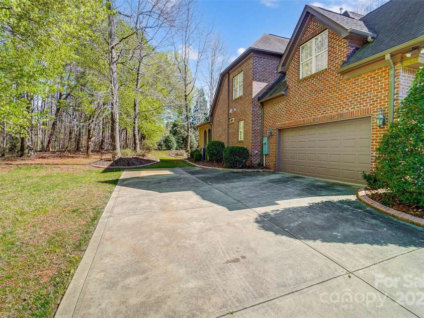 6548 Robin Hollow Drive, Mint Hill, NC 28227.  MLS# CAR4226130, YatesRealty ID 10357. 