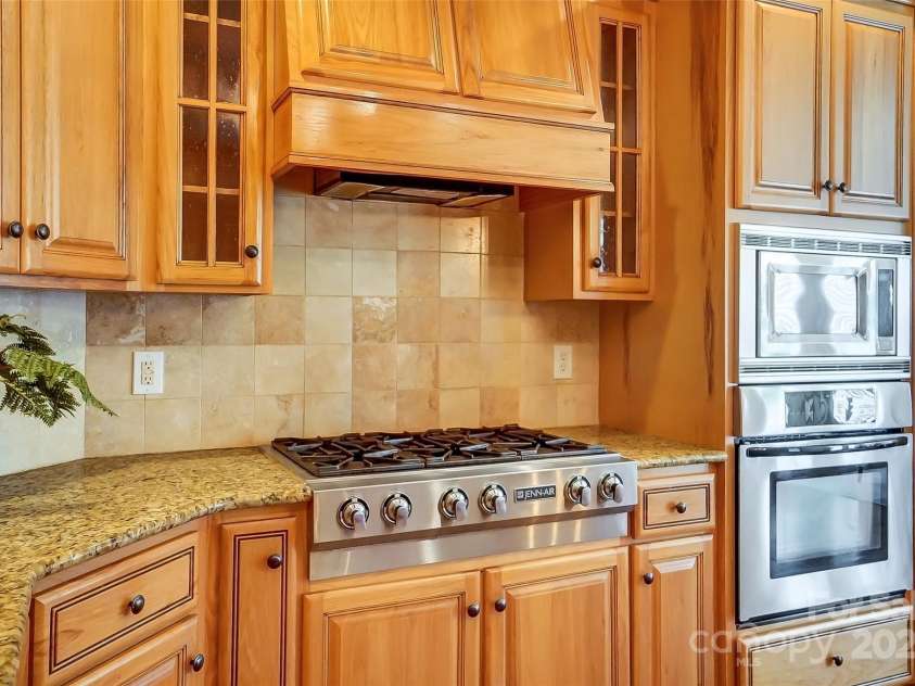 6548 Robin Hollow Drive, Mint Hill, NC 28227.  MLS# CAR4226130, YatesRealty ID 10357. 