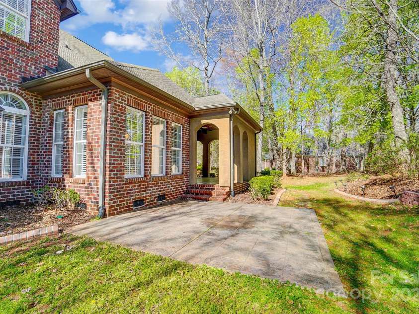 6548 Robin Hollow Drive, Mint Hill, NC 28227.  MLS# CAR4226130, YatesRealty ID 10357. 