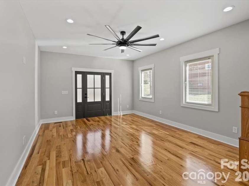 543 30th Avenue, Hickory, NC 28601.  MLS# CAR4387868, YatesRealty ID 10358. First formal living space