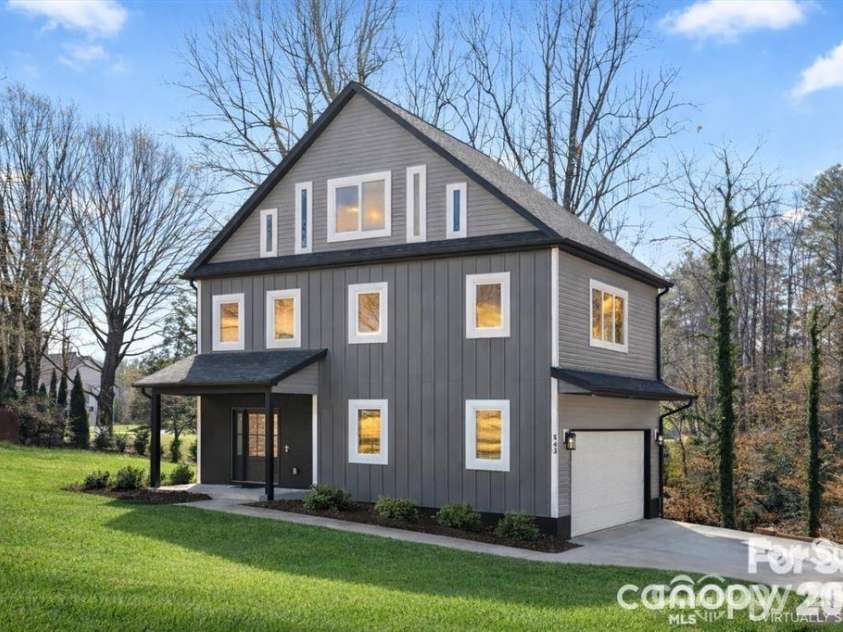 543 30th Avenue, Hickory, NC 28601.  MLS# CAR4405450, YatesRealty ID 10358. 