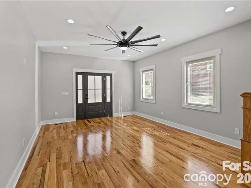 543 30th Avenue, Hickory, NC 28601.  MLS# CAR4405450, YatesRealty ID 10358. 
