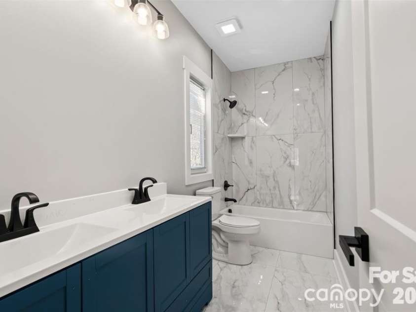 543 30th Avenue, Hickory, NC 28601.  MLS# CAR4405450, YatesRealty ID 10358. 