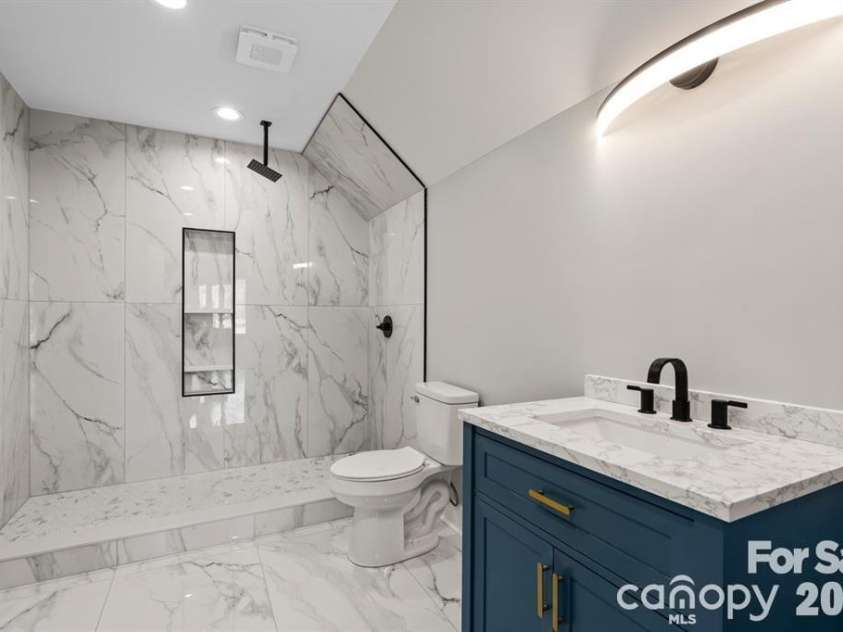 543 30th Avenue, Hickory, NC 28601.  MLS# CAR4405450, YatesRealty ID 10358. 