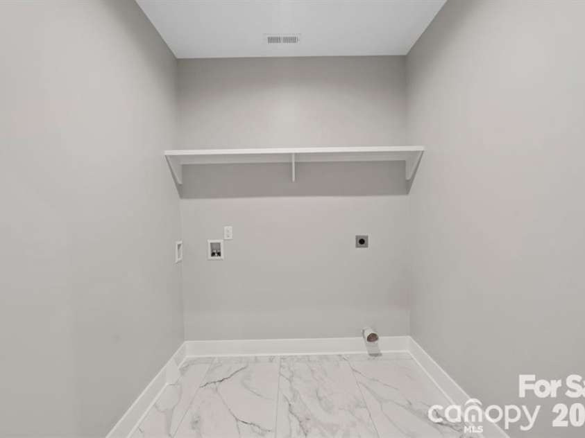 543 30th Avenue, Hickory, NC 28601.  MLS# CAR4405450, YatesRealty ID 10358. 