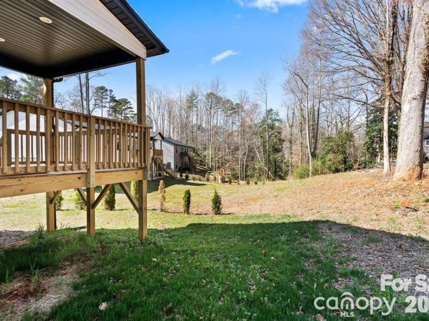 543 30th Avenue, Hickory, NC 28601.  MLS# CAR4405450, YatesRealty ID 10358. 