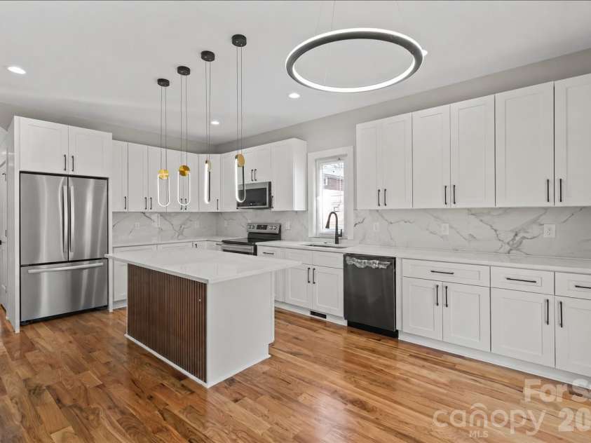 543 30th Avenue, Hickory, NC 28601.  MLS# CAR4420266, YatesRealty ID 10358. Kitchen dining
