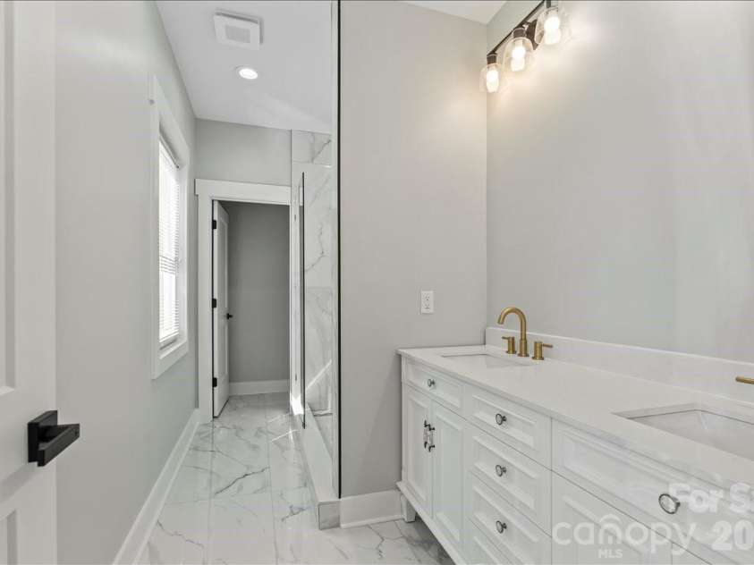 543 30th Avenue, Hickory, NC 28601.  MLS# CAR4420266, YatesRealty ID 10358. Primary bathroom