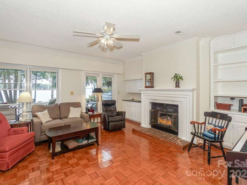 405 Northwest Drive, Davidson, NC 28036.  MLS# CAR4222080, YatesRealty ID 10359. 