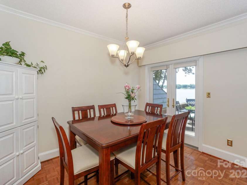 405 Northwest Drive, Davidson, NC 28036.  MLS# CAR4222080, YatesRealty ID 10359. 