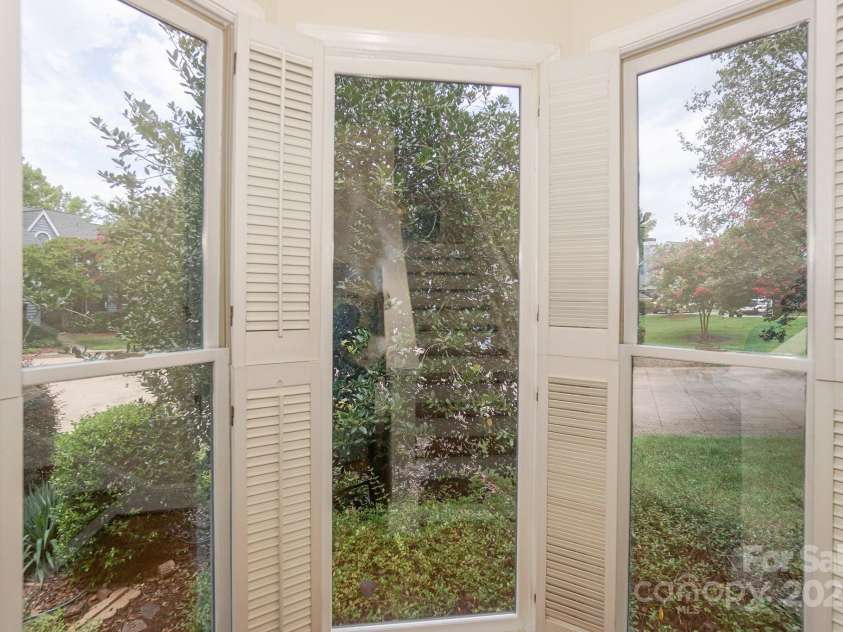 405 Northwest Drive, Davidson, NC 28036.  MLS# CAR4222080, YatesRealty ID 10359. 