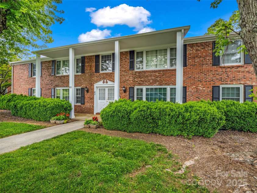 65 Brookside Drive, Hendersonville, NC 28792.  MLS# CAR4259209, YatesRealty ID 10359. 