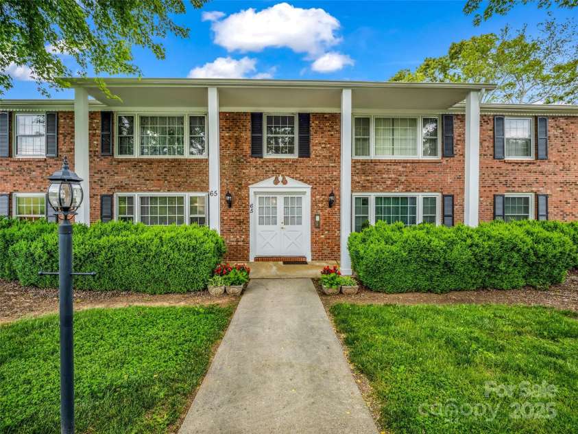 65 Brookside Drive, Hendersonville, NC 28792.  MLS# CAR4259209, YatesRealty ID 10359. 