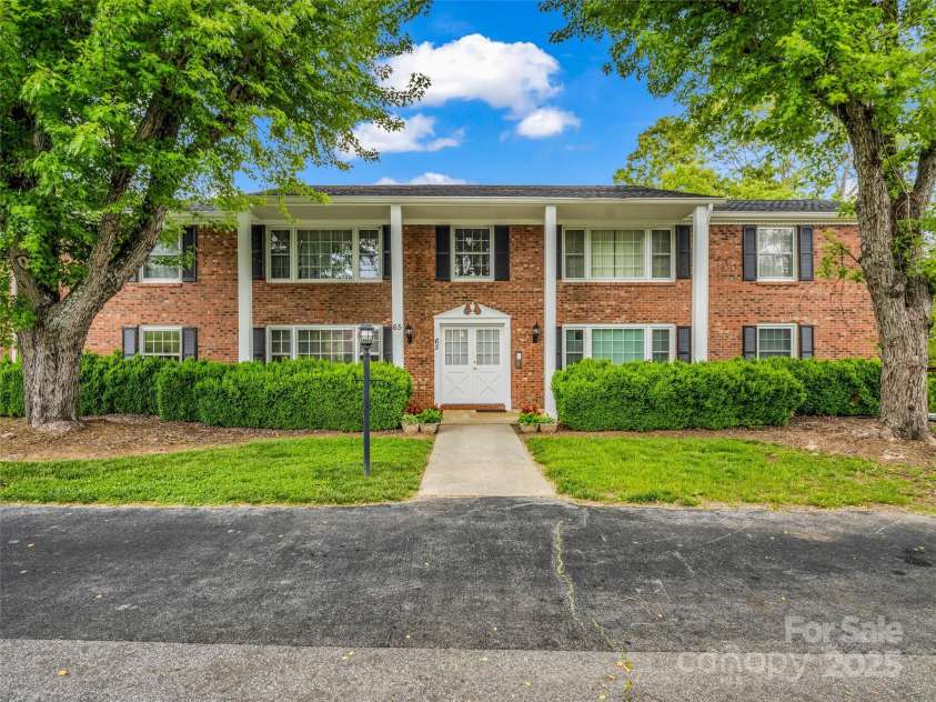 65 Brookside Drive, Hendersonville, NC 28792.  MLS# CAR4259209, YatesRealty ID 10359. 