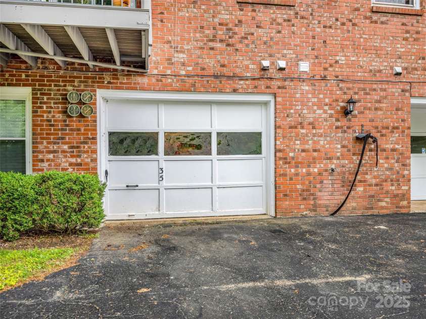 65 Brookside Drive, Hendersonville, NC 28792.  MLS# CAR4259209, YatesRealty ID 10359. 