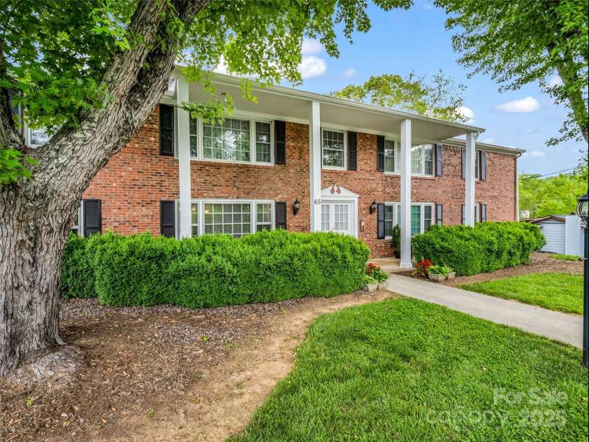 65 Brookside Drive, Hendersonville, NC 28792.  MLS# CAR4259209, YatesRealty ID 10359. 