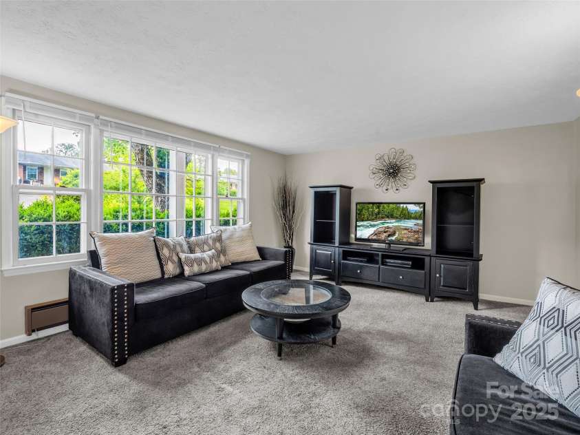 65 Brookside Drive, Hendersonville, NC 28792.  MLS# CAR4259209, YatesRealty ID 10359. 