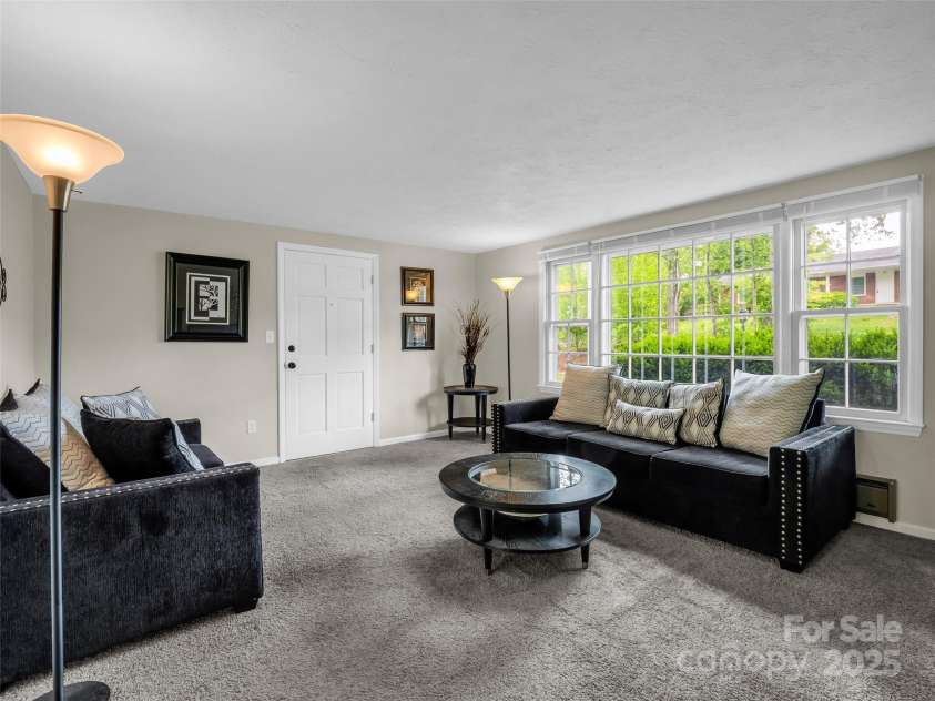65 Brookside Drive, Hendersonville, NC 28792.  MLS# CAR4259209, YatesRealty ID 10359. 