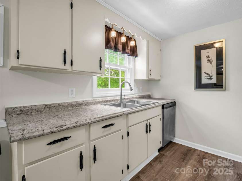 65 Brookside Drive, Hendersonville, NC 28792.  MLS# CAR4259209, YatesRealty ID 10359. 
