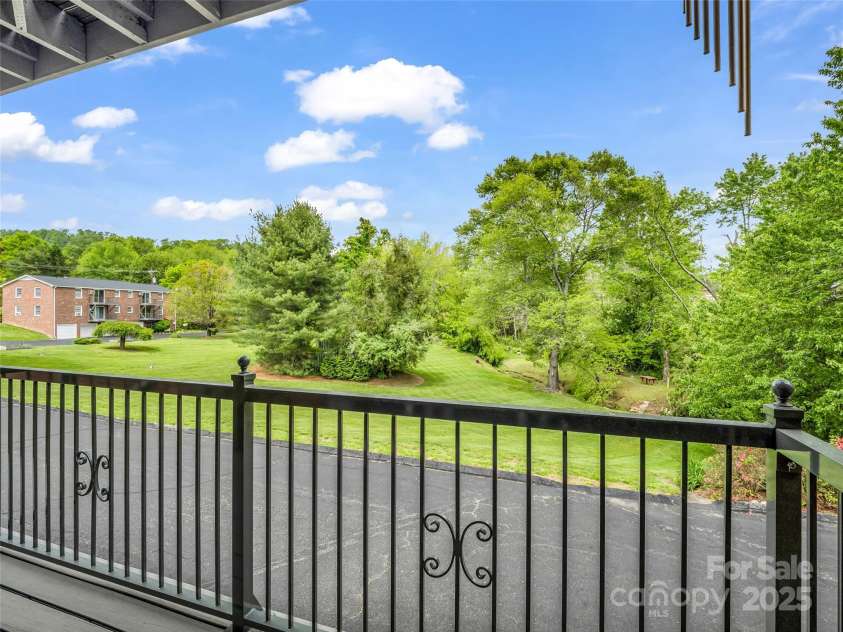65 Brookside Drive, Hendersonville, NC 28792.  MLS# CAR4259209, YatesRealty ID 10359. 
