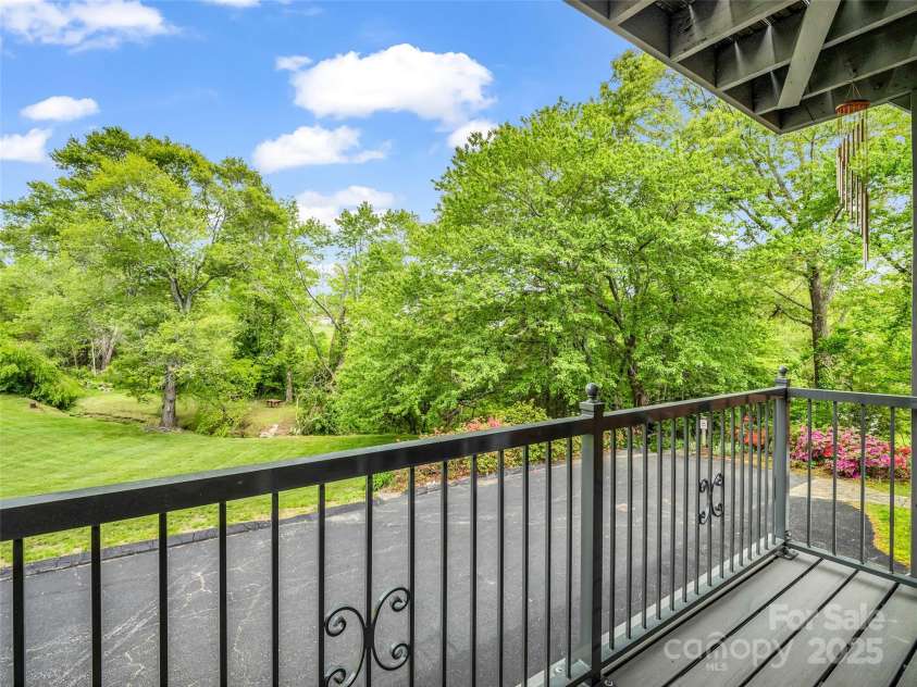 65 Brookside Drive, Hendersonville, NC 28792.  MLS# CAR4259209, YatesRealty ID 10359. 