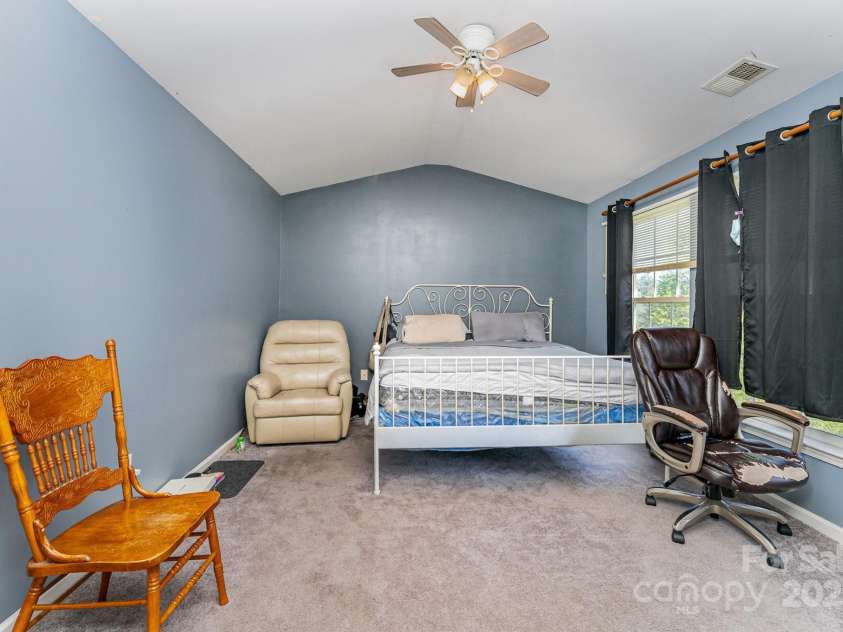 2409 Deberry Court, Charlotte, NC 28213.  MLS# CAR4243418, YatesRealty ID 10360. 