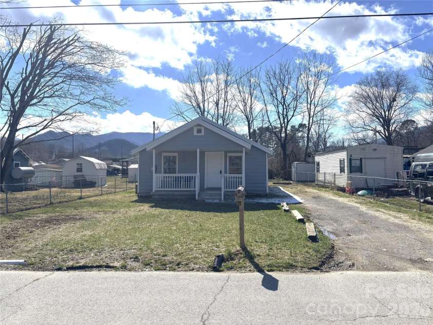 29 Fifth Street, Waynesville, NC 28786.  MLS# CAR4346674, YatesRealty ID 10360. Front view.
