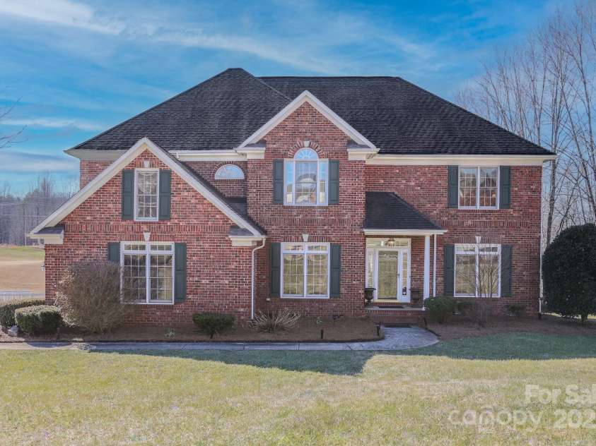 104 Fox Den Circle, Statesville, NC 28677.  MLS# CAR4212566, YatesRealty ID 10361. 