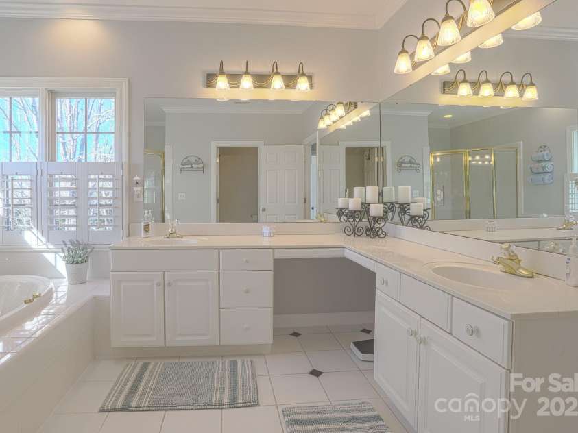 104 Fox Den Circle, Statesville, NC 28677.  MLS# CAR4212566, YatesRealty ID 10361. 