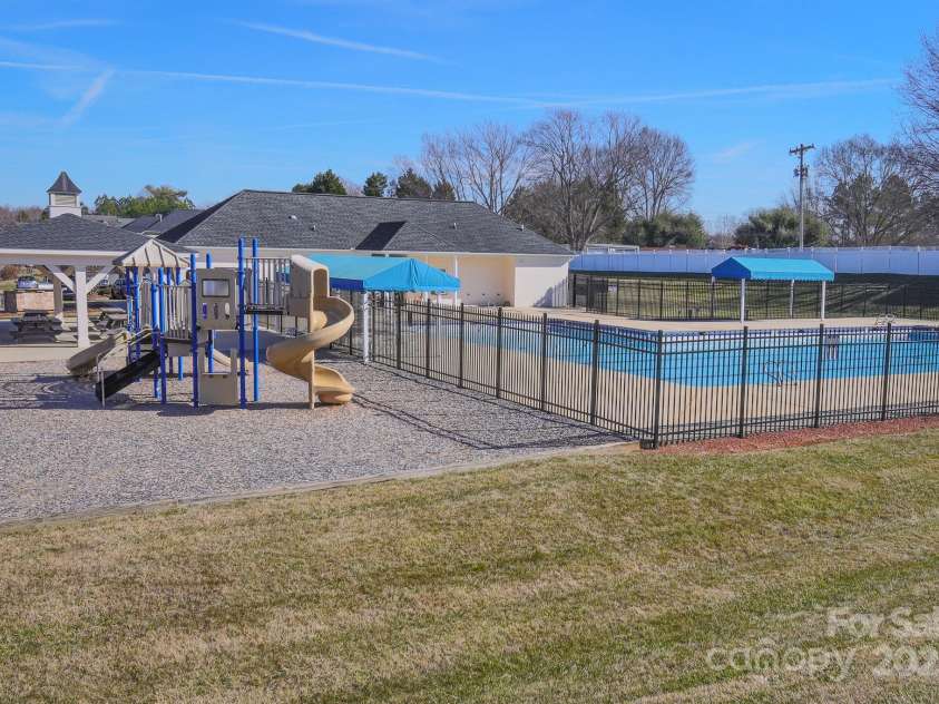 104 Fox Den Circle, Statesville, NC 28677.  MLS# CAR4212566, YatesRealty ID 10361. 