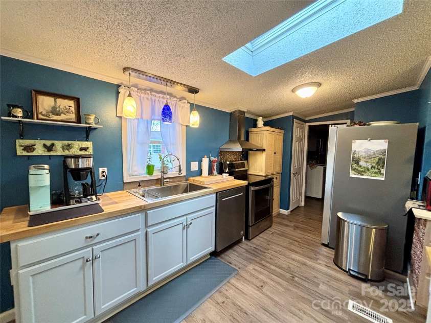 209 Red Birch Court, Hendersonville, NC 28739.  MLS# CAR4210112, YatesRealty ID 10362. 