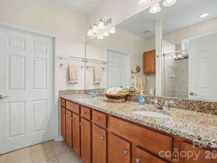 8024 Carolina Lakes Way, Fort Mill, SC 29707.  MLS# CAR4346486, YatesRealty ID 10362. 