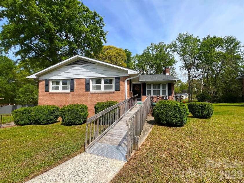 1004 Hoke Street, Kannapolis, NC 28081.  MLS# CAR4368033, YatesRealty ID 10363. Front view