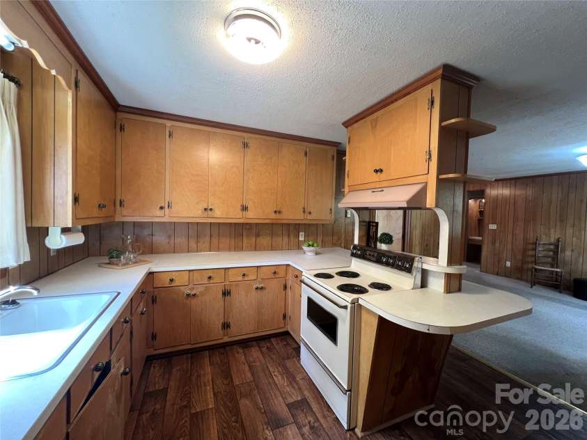 1004 Hoke Street, Kannapolis, NC 28081.  MLS# CAR4368033, YatesRealty ID 10363. Kitchen