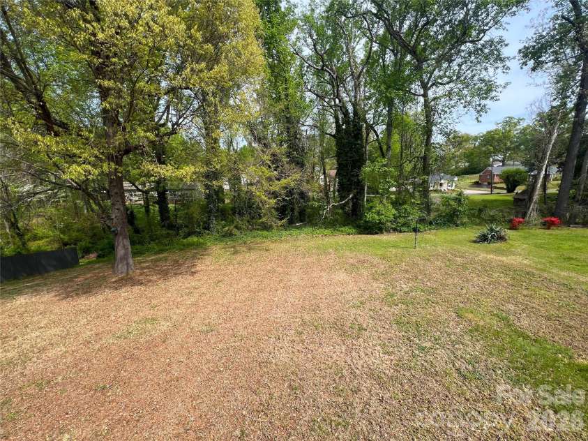 1004 Hoke Street, Kannapolis, NC 28081.  MLS# CAR4368033, YatesRealty ID 10363. Large backyard
