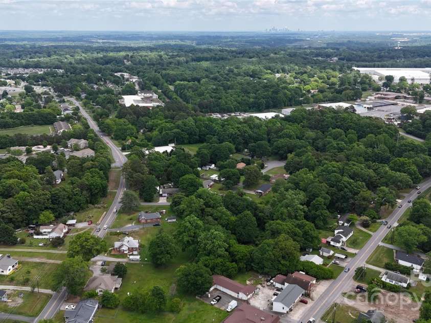 101 Blake Drive, Gastonia, NC 28056.  MLS# CAR4254197, YatesRealty ID 10364. 