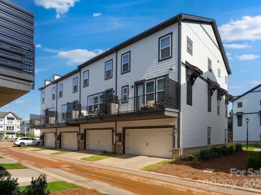 707 Hoke Lane, Davidson, NC 28036.  MLS# CAR4220115, YatesRealty ID 10365. 707 Hoke Lane ~ Ready Now