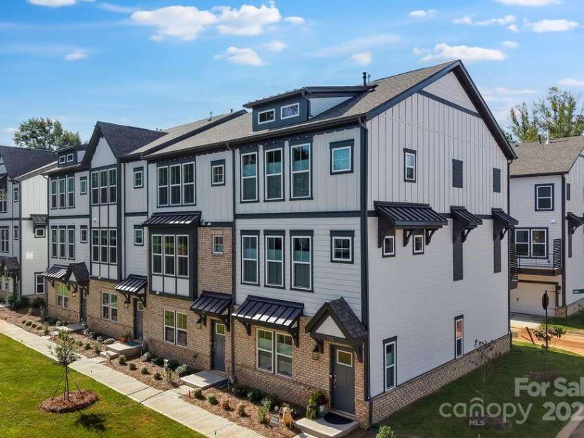 707 Hoke Lane, Davidson, NC 28036.  MLS# CAR4220115, YatesRealty ID 10365. 707 Hoke Lane ~ Ready Now