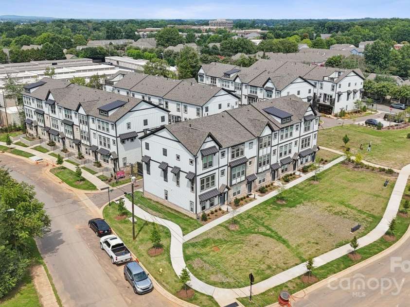 707 Hoke Lane, Davidson, NC 28036.  MLS# CAR4220115, YatesRealty ID 10365. Parkside Commons