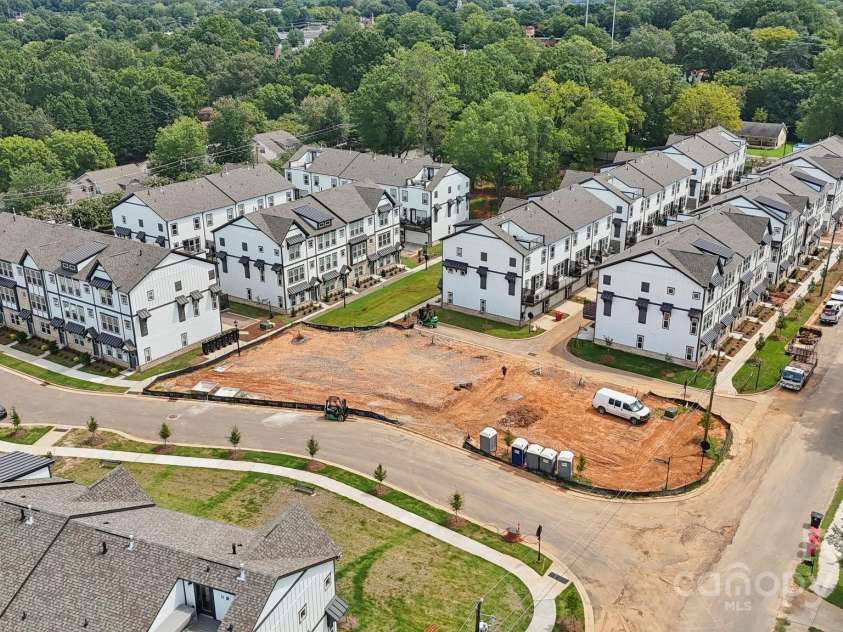 707 Hoke Lane, Davidson, NC 28036.  MLS# CAR4220115, YatesRealty ID 10365. Parkside Commons