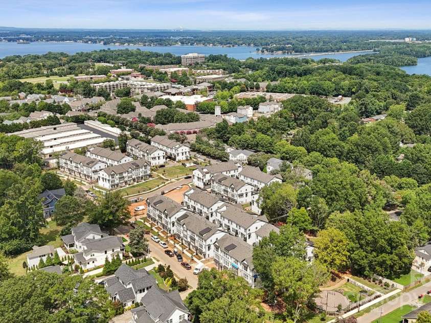 707 Hoke Lane, Davidson, NC 28036.  MLS# CAR4220115, YatesRealty ID 10365. Parkside Commons