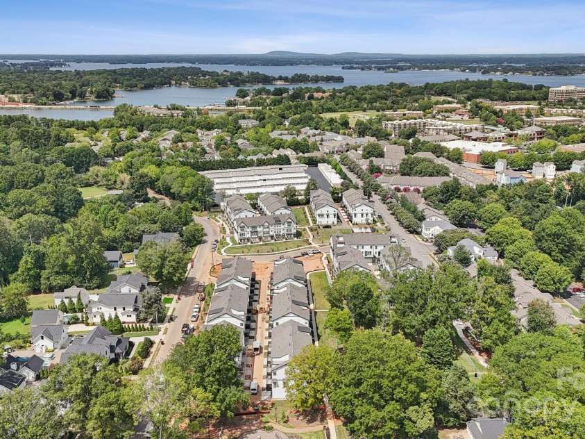 707 Hoke Lane, Davidson, NC 28036.  MLS# CAR4220115, YatesRealty ID 10365. Parkside Commons