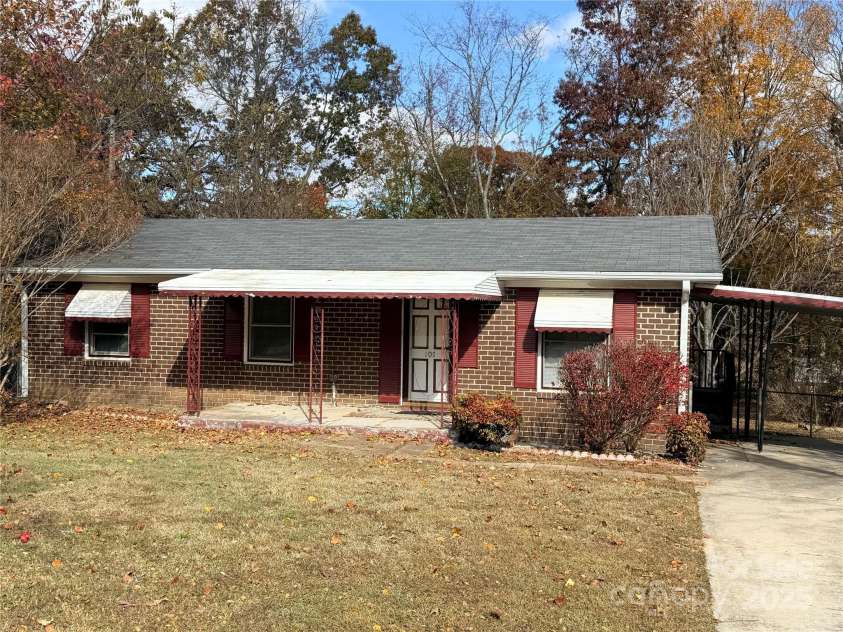 107 Aster Drive, Greer, SC 29651.  MLS# CAR4324367, YatesRealty ID 10366. 