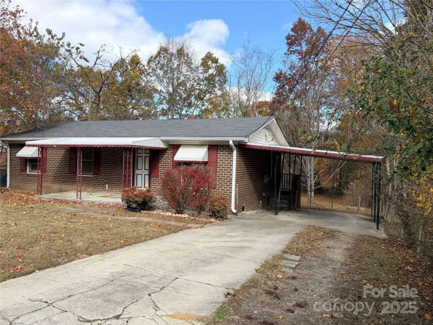 107 Aster Drive, Greer, SC 29651.  MLS# CAR4324367, YatesRealty ID 10366. 