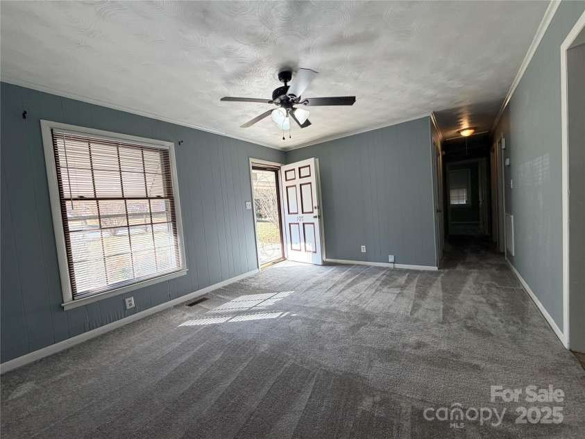 107 Aster Drive, Greer, SC 29651.  MLS# CAR4324367, YatesRealty ID 10366. 
