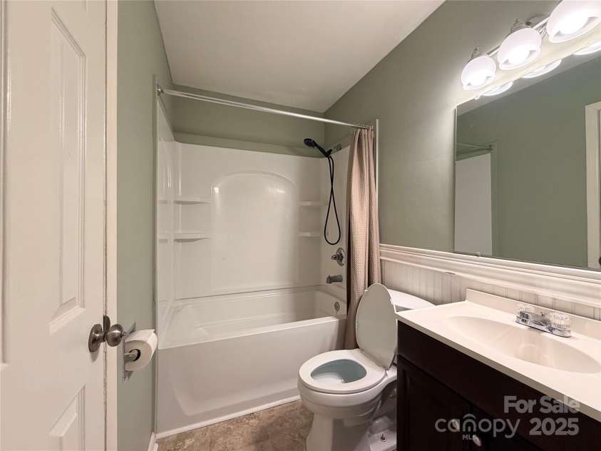 107 Aster Drive, Greer, SC 29651.  MLS# CAR4324367, YatesRealty ID 10366. 