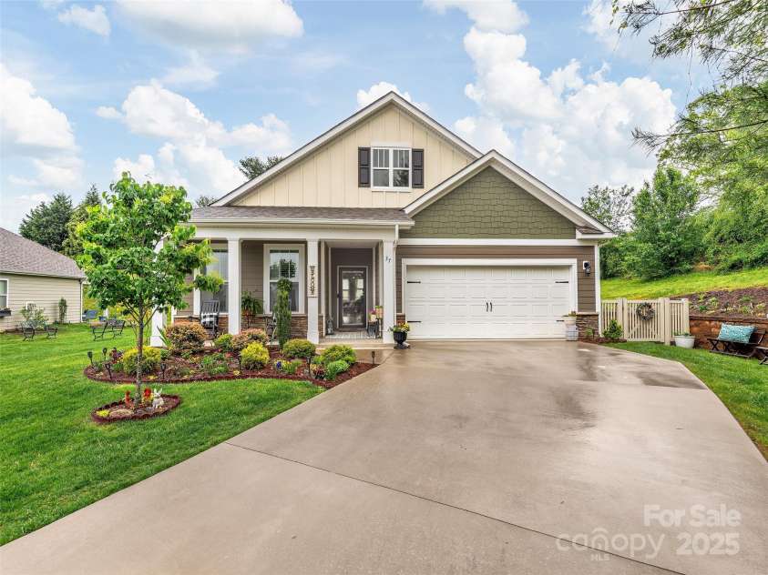 37 Honeycrisp Court, Flat Rock, NC 28731.  MLS# CAR4247273, YatesRealty ID 10366. 
