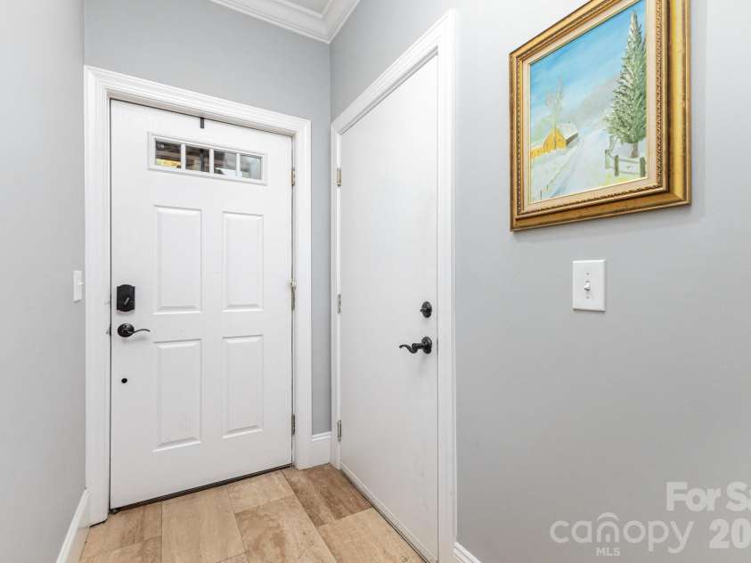 239 Dotger Avenue, Charlotte, NC 28207.  MLS# CAR4319791, YatesRealty ID 10367. 