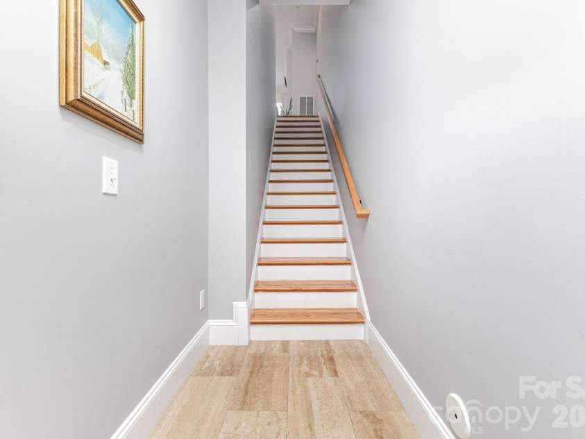 239 Dotger Avenue, Charlotte, NC 28207.  MLS# CAR4319791, YatesRealty ID 10367. 